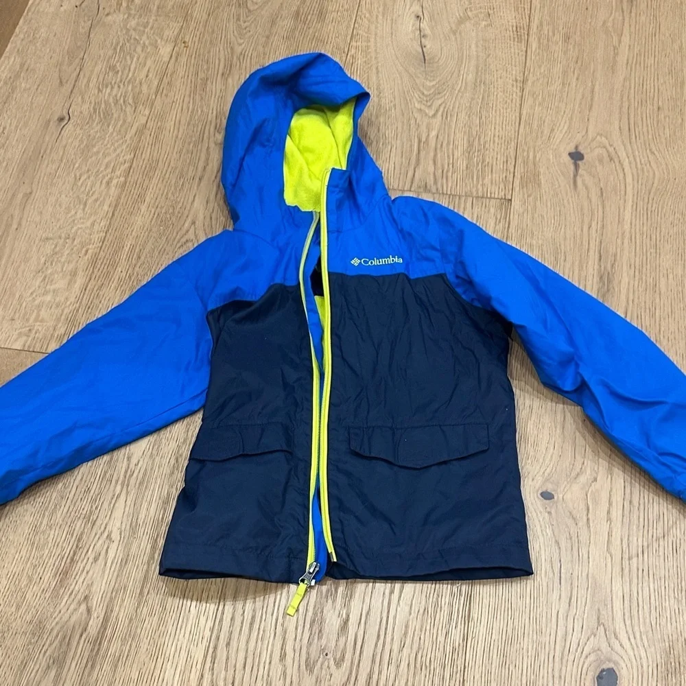 Columbia Vibrant Blue and Black Jacket with Neon Yellow Trim 6/7 Boys